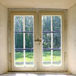 窓ガラスの掃除のカビはキッチンペーパーで退治しよう！