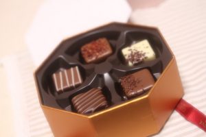 バレンタインチョコの渡し方!恥ずかしい時のおすすめはバレンタインポストから?
