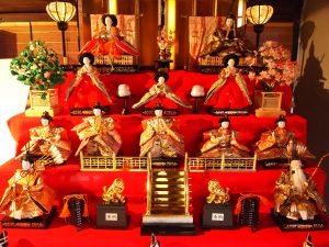 雛人形の飾り方まとめ!雛人形の飾り方忘れても安心!見ながら1〜5段まで完璧に飾れます