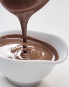 【小学生の親が選ぶ】小学生が作れるバレンタインレシピ集!チョコの溶かし方から解説します