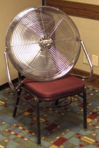 エアコンvs扇風機!電気代が安いのは?熱中症予防と節約の両立は簡単ですよ!